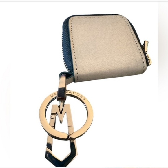 Marc Jacobs Bag Charm - Zip Around Coin Purse Key Chain - Picture 1 of 7